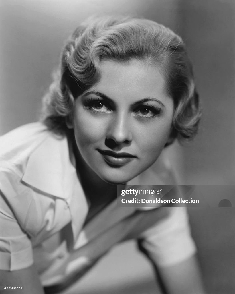 Actress Joan Fontaine Poses For A Portrait Circa 1937 Photo By News actress-joan-fontaine-poses-for-a-portrait-circa-1937-photo-by-news
