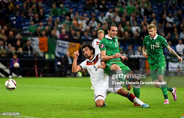 John O'Shea of the Republic of Ireland shoots past Mats Hummels of Germany to score an injury time goal to level the scores at 1-1 during the EURO...