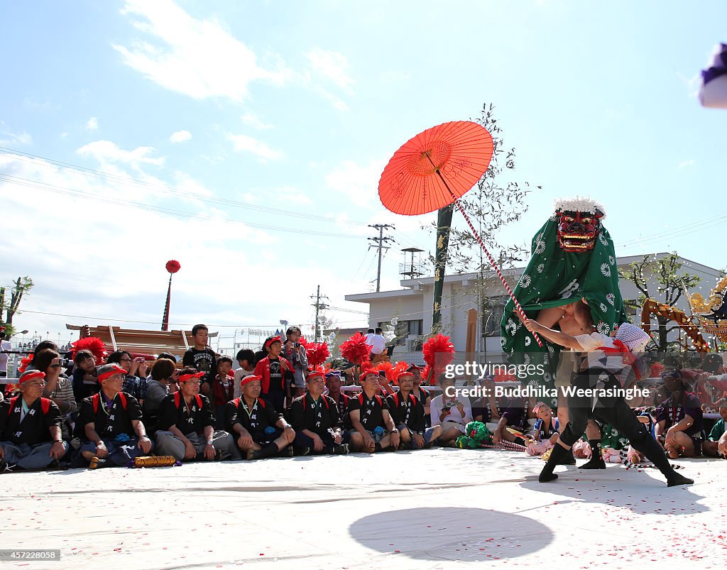 Men Fight In Nada Fighting Festival In Himeji