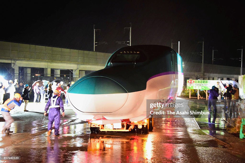First Shinkansen Bullet Train Carriages Arrives In Hokkaido