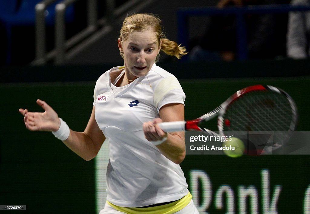 Kremlin Cup 2014: Ekaterina Makarova vs Irina-Camelia Begu