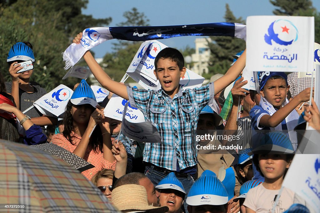Rashid al-Ghannushi holds a rally ahead of Tunisian parliamentary election