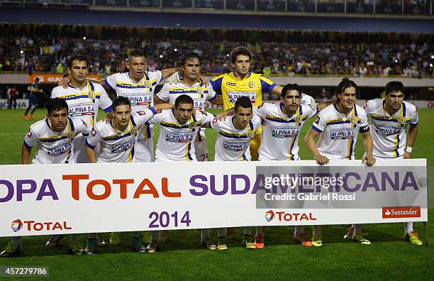 Players of Deportivo Capiata pose for a photo prior the during a match between Boca Juniors and Deportivo Capiata as part of round of 16 of Copa...