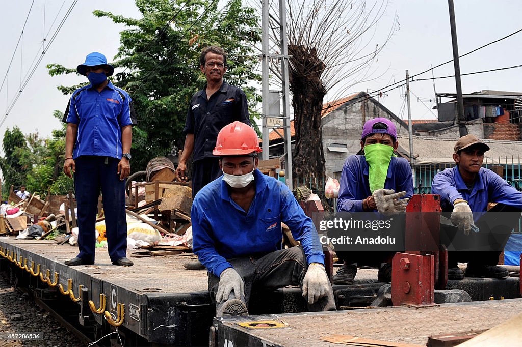 Illegal houses demolished near Jakarta's rail way