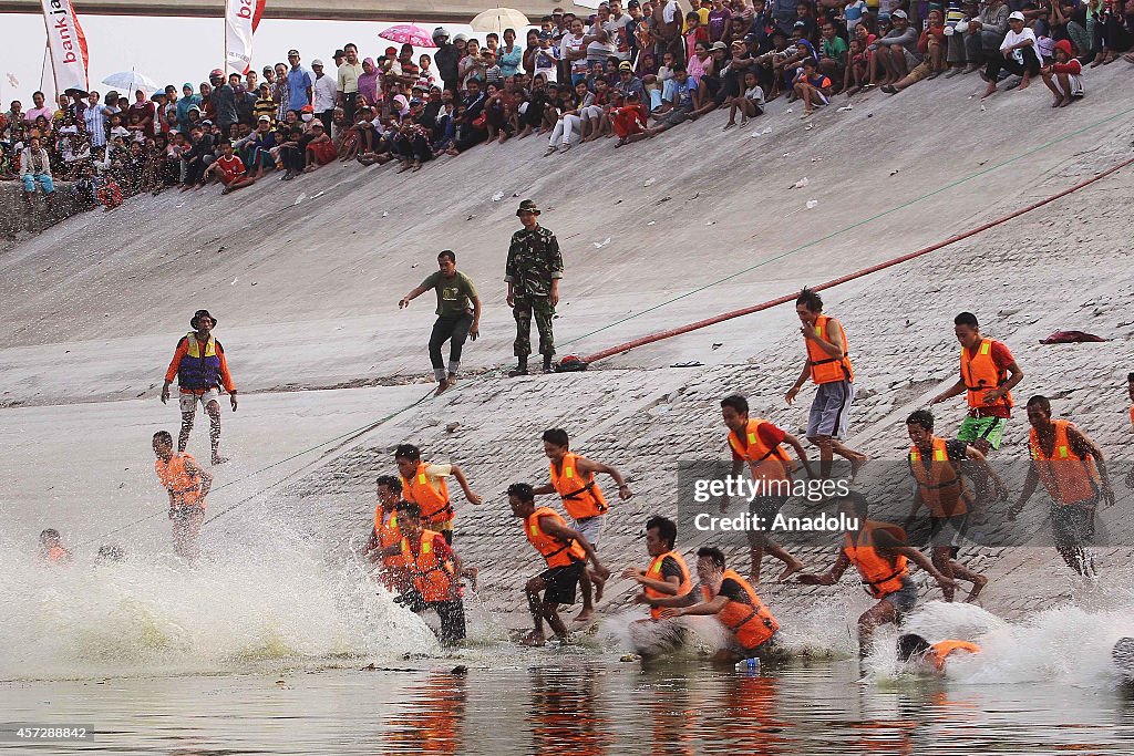 Indonesian duck capture competition