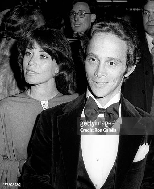 Joel Grey and wife Jo Wilder attend the party for 26th Annual Tony Awards on April 23, 1972 at the Americana Hotel in New York City.