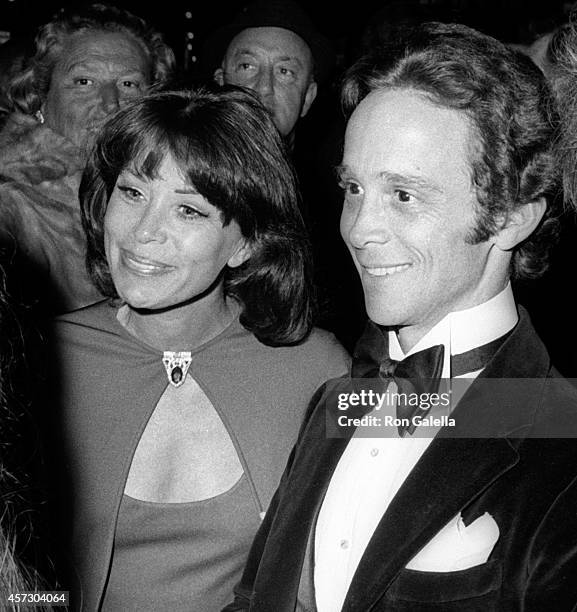 Joel Grey and wife Jo Wilder attend the party for 26th Annual Tony Awards on April 23, 1972 at the Americana Hotel in New York City.