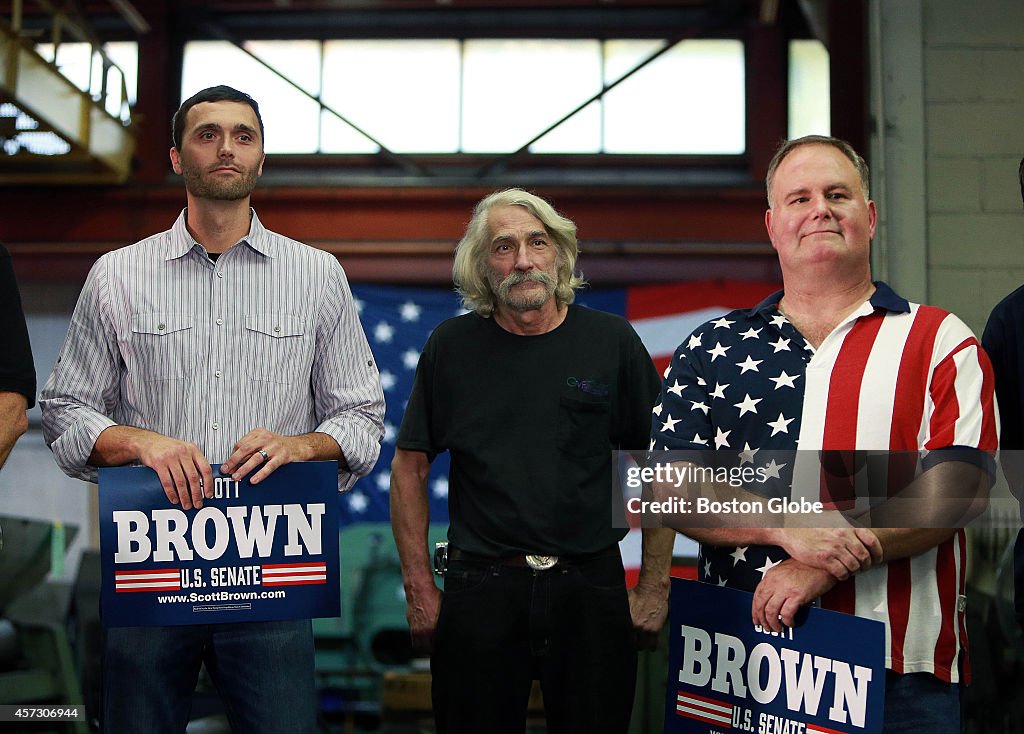 Romney Stumps For Brown In New Hampshire