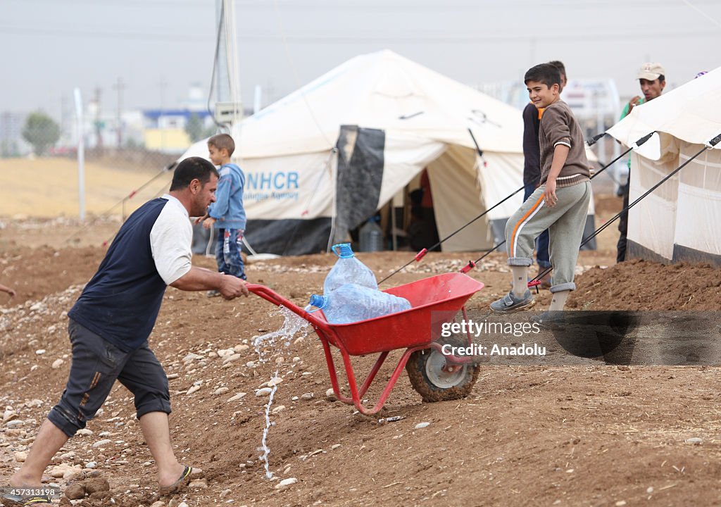 Syrian Kurds take shelter at Harsham Camp in Arbil