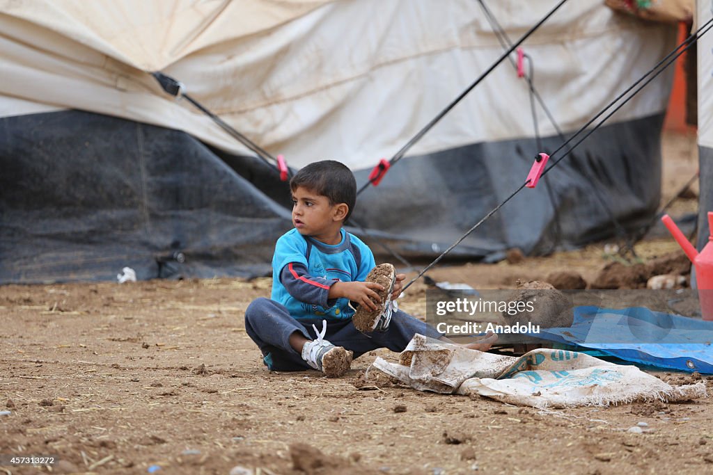 Syrian Kurds take shelter at Harsham Camp in Arbil