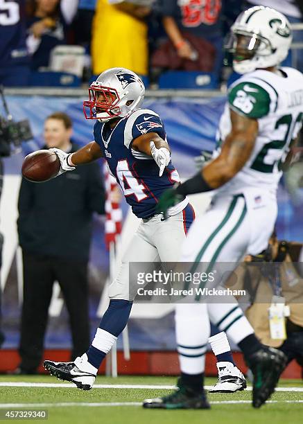 Shane Vereen of the New England Patriots celebrates after catching a touchdown pass during the first quarter against the New York Jets at Gillette...