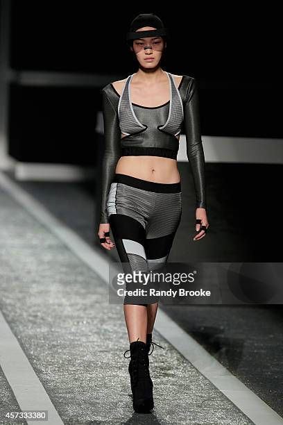 Alexander Wang - Alexander Wang x H&M sports bra/top /Size: S on Designer  Wardrobe