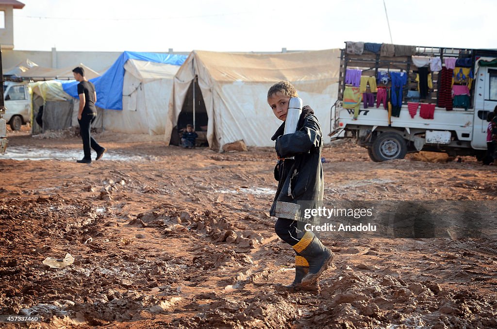 Syrian refugees face hard living conditions in Azaz