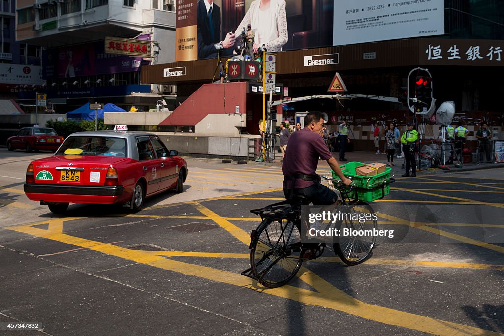 Hong Kong Police Clear Mong Kok As Students Agree To Negotiate