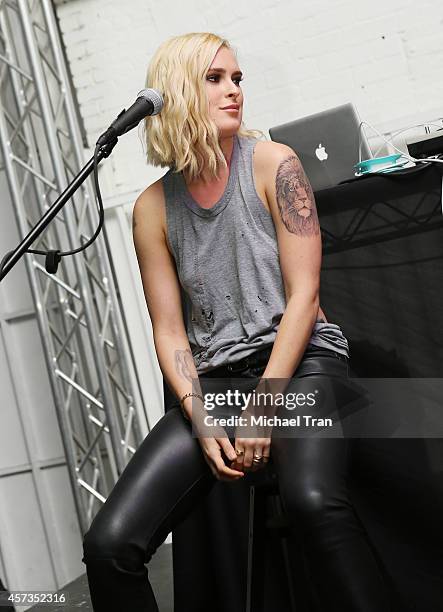 402 Singer Rumer Photos & High Res Pictures - Getty Images