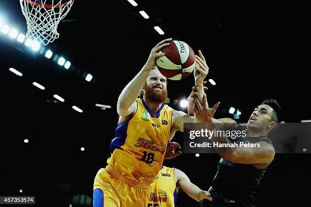 Luke Schenscher of the 36ers contests for the ball with Reuben Te Rangi of the Breakers during the round two NBL match between the New Zealand...