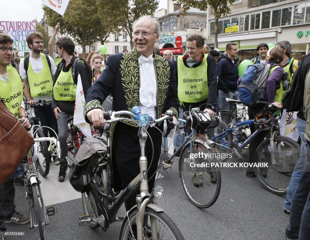 FRANCE-SCIENCE-PROTEST