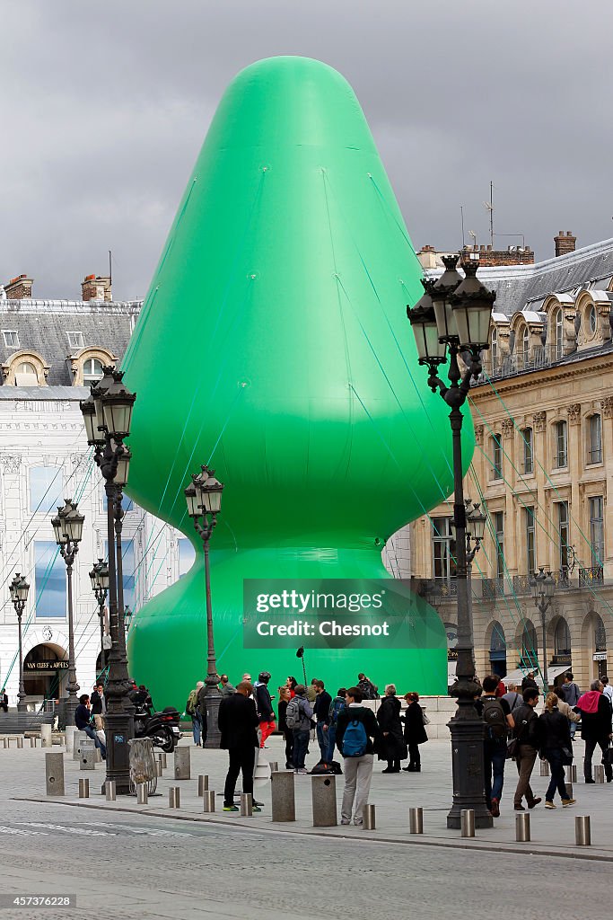 'Tree' By Paul McCarthy - Monumental Artwork At Place Vendome In Paris