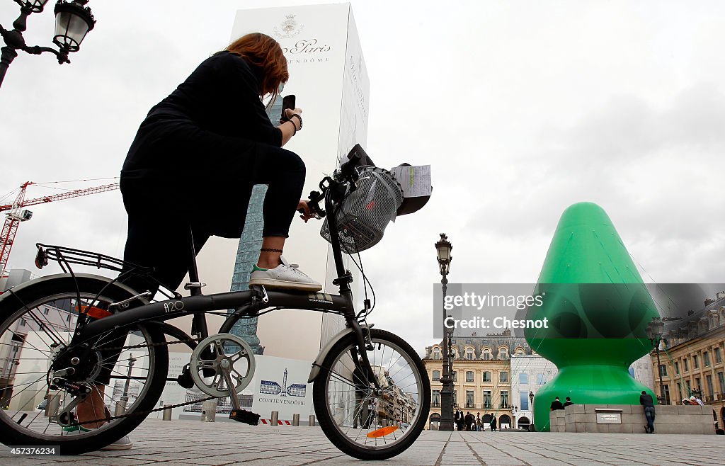 'Tree' By Paul McCarthy - Monumental Artwork At Place Vendome In Paris