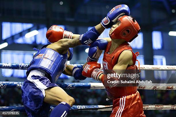 Van Tu Le of Vietnam fights Bouaphan Phankeo of Laos during the male muay 54kg division weight bout at the Wunna Theikdi Boxing Centre during the...