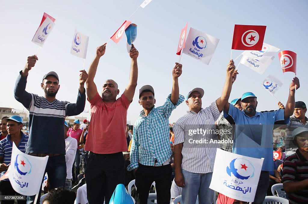 Tunisian people gather to support Rashid al-Ghannushi...