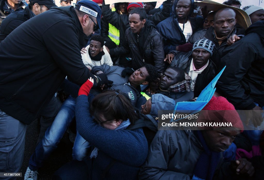 TOPSHOT-ISRAEL-AFRICAN-IMMIGRANTS-DEMONSTRATION