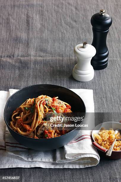 easy lunch - tomatenpasta stockfoto's en -beelden