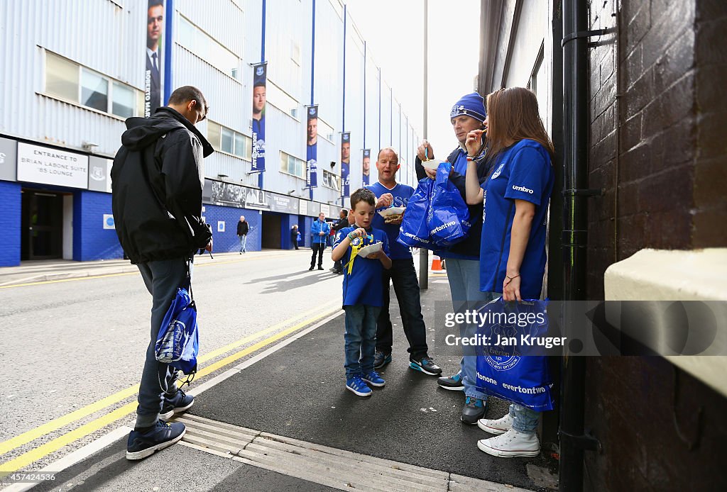 Everton v Aston Villa - Premier League