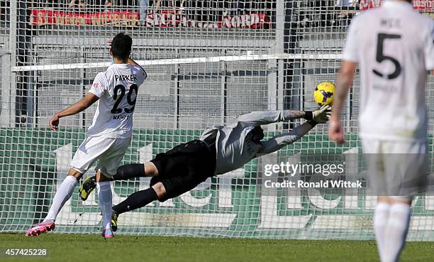 Devante Parker of Mainz scores his team's second goal against Goalkeeper Markus Kolke during the Third league match between SV Wehen Wiesbaden and 1....