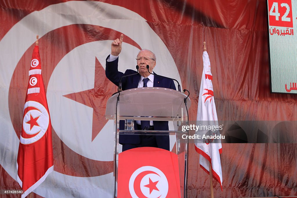 The Voice of Tunisia leader Kaid es-Sipsi holding a rally in Kairouan