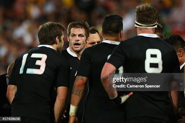 All Blacks captain Richie McCaw talks to team mates during The Rugby Championship match between the Australian Wallabies and the New Zealand All...
