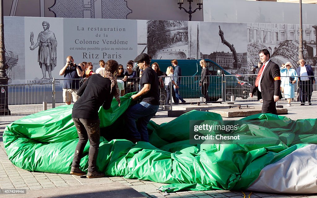 Giant Inflatable 'Tree' By Paul McCarthy Damaged At Place Vendome In Paris