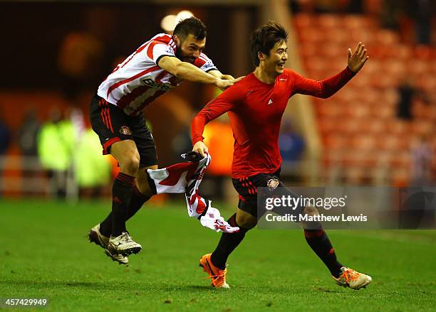 Ki Sung-Yong of Sunderland celebrates scoring the winning goal in extra with Andrea Dossena of Sunderland during the Capital One Cup Quarter-Final...