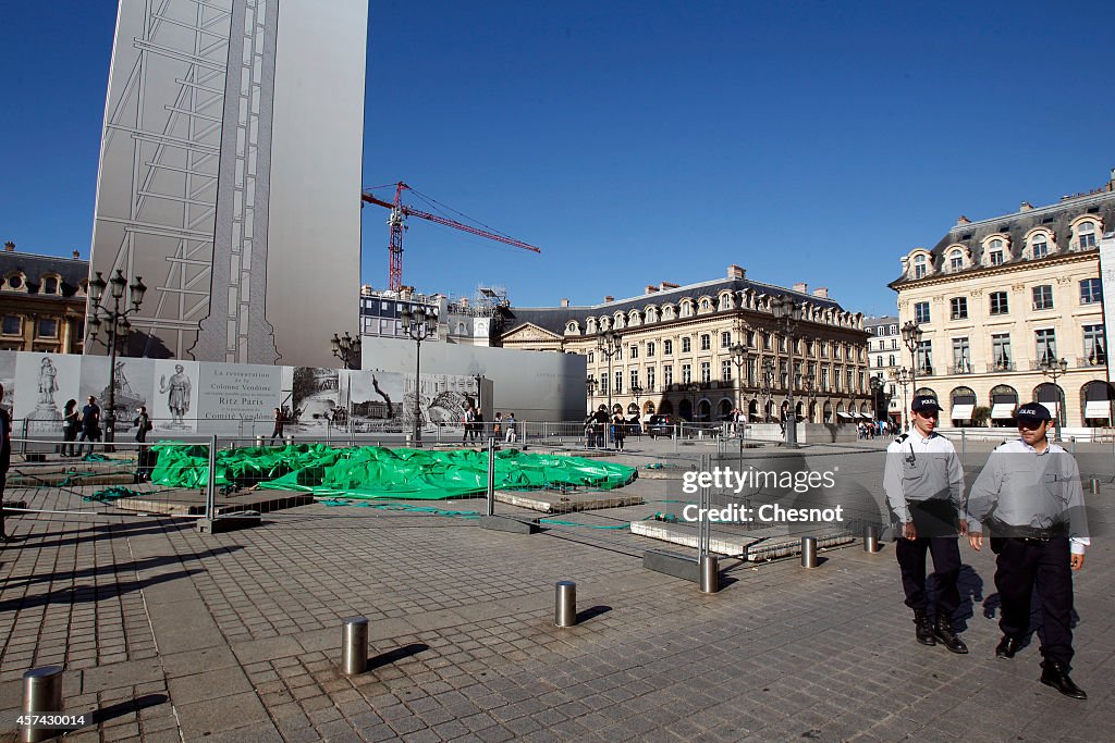 Giant Inflatable 'Tree' By Paul McCarthy Damaged At Place Vendome In Paris