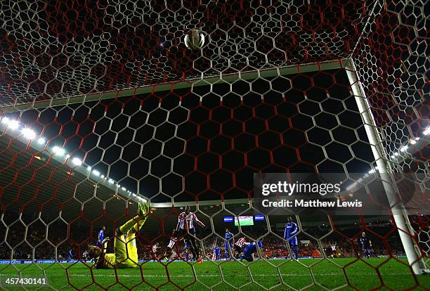 Ki Sung-Yong of Sunderland scores the winning goal in extra time past Mark Schwarzer of Chelsea during the Capital One Cup Quarter-Final match...