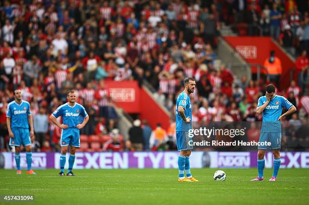 John O'Shea, Lee Cattermole, Steven Fletcher and Adam Johnson of Sunderland look dejected during the Barclays Premier League match between...