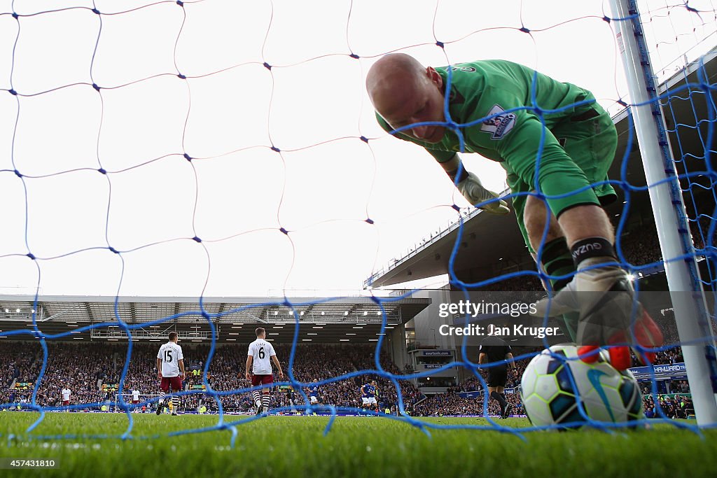 Everton v Aston Villa - Premier League