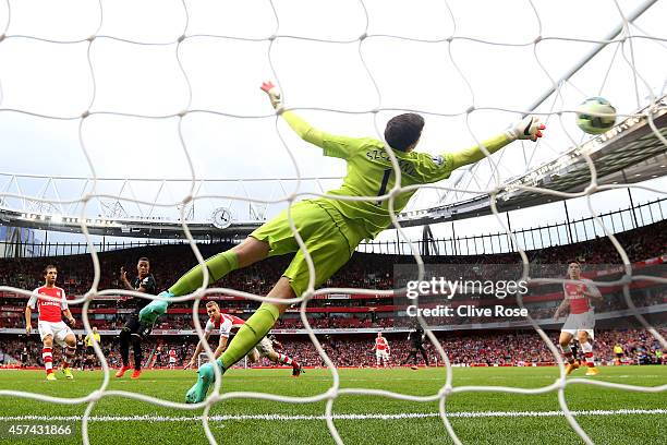 Wojciech Szczesny of Arsenal dives in vain as Abel Hernandez of Hull City scores his team's second goal during the Barclays Premier League match...