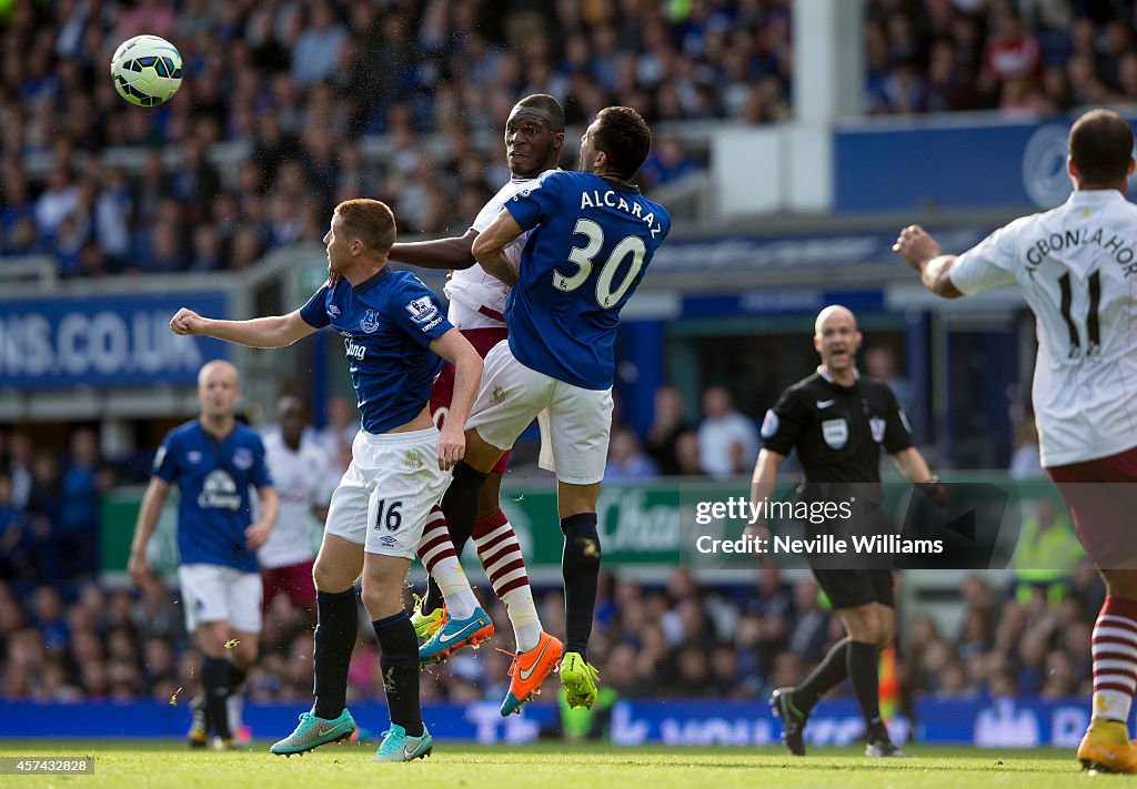 Everton v Aston Villa - Premier League