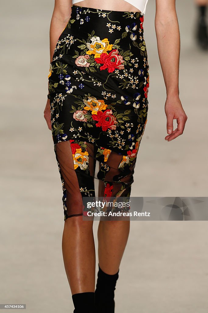 Seyma Subasi: Runway - Mercedes Benz Fashion Week Istanbul Spring/Summer 2015