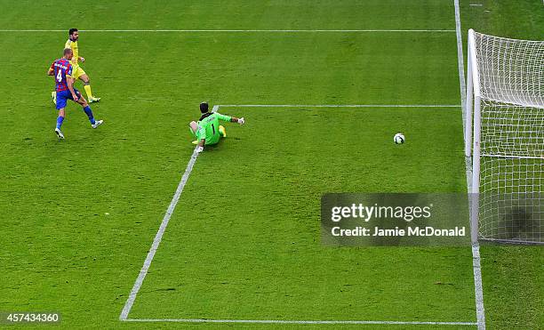 Cesc Fabregas of Chelsea shoots past Julian Speroni of Crystal Palace as he scores their second goal during the Barclays Premier League match between...