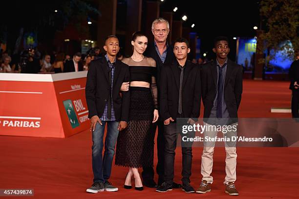 Stephen Daldry, Eduardo Luis, Rooney Mara, Gabriel Weinstein and Rickson Tevez attends the 'Trash' Red Carpet during The 9th Rome Film Festival at...