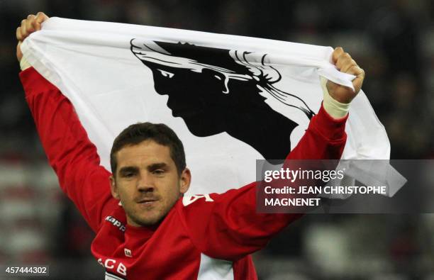 Bastia's French goalkeeper Jean Louis Leca holds the flag of Corsica after Bastia won the French L1 football match between Nice and Bastia on October...