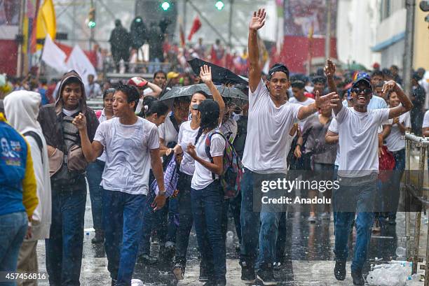 People gathers at Downtown Caracas as Venezuelan President Nicolas Maduro delivers a speech about claims of lawmaker Robert Serra murder during a...