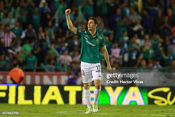 Mauro Boselli of Leon celebrates after scoring the first goal of his team during a match between Leon and Chivas as part of 13th round Apertura 2014...