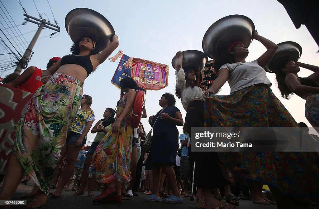 Protesters March to Save Favela Museum