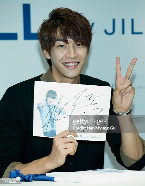 South Korean actor Kim Young-Kwang attends an autograph session for "JILL by Jill Stuart" at Hyundai Department Store on October 18, 2014 in Seoul,...