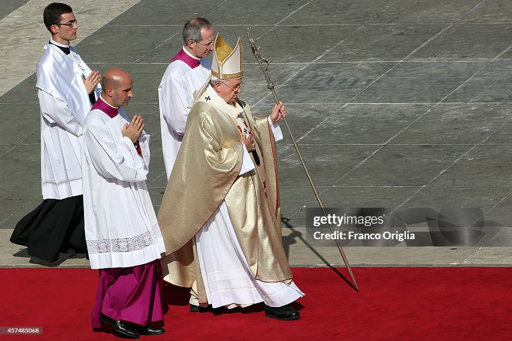 Pope Attends Holy Mass  For The Closing Of Extraordinary Synod