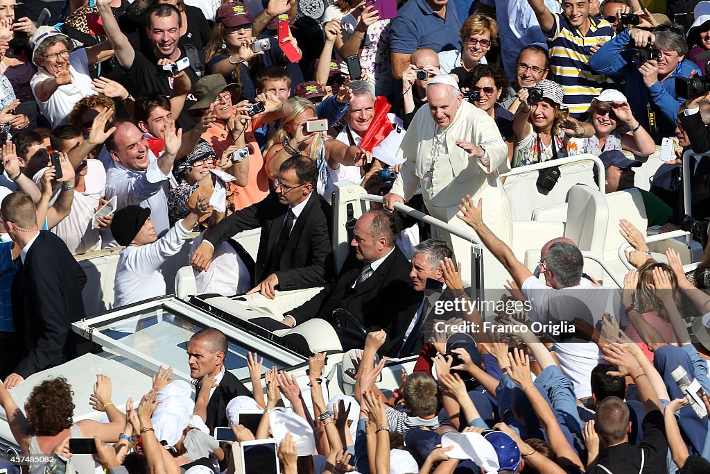 Pope Attends Holy Mass  For The Closing Of Extraordinary Synod