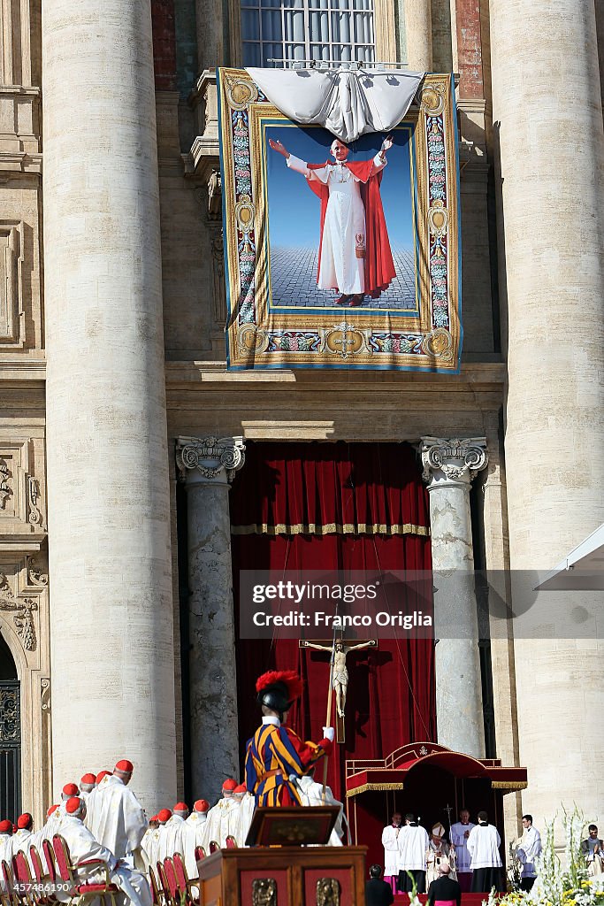 Pope Attends Holy Mass  For The Closing Of Extraordinary Synod
